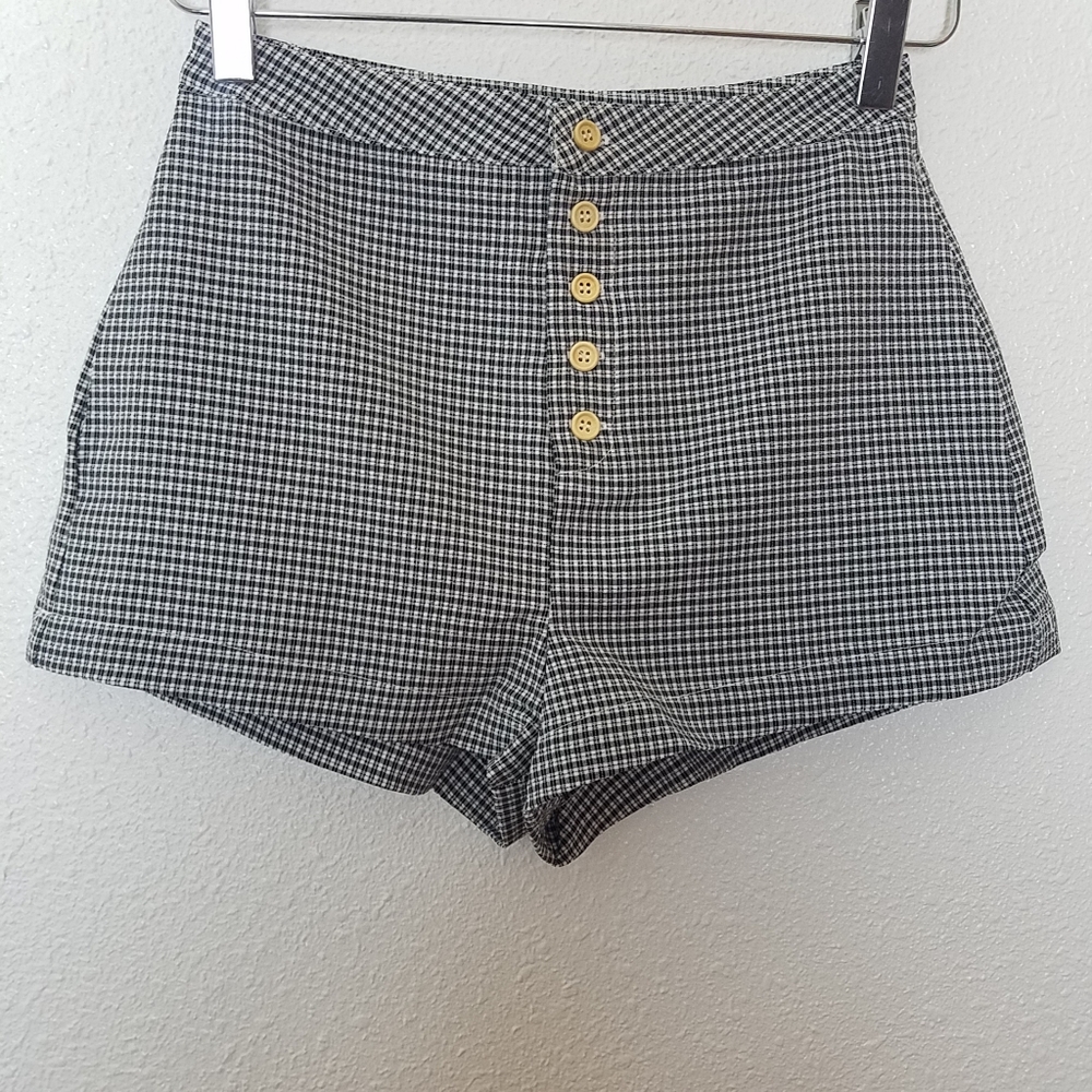 HIGH WAISTED SHORTS w BUTTON DOWN FRONT